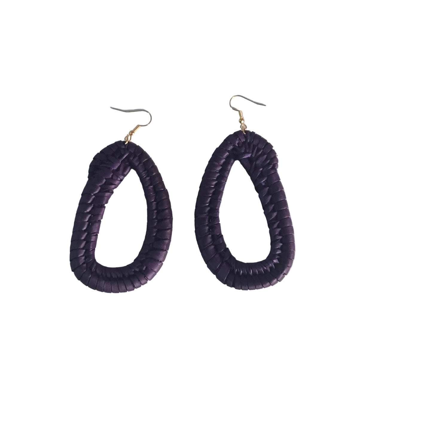 Pair of purple hoop raffia earrings