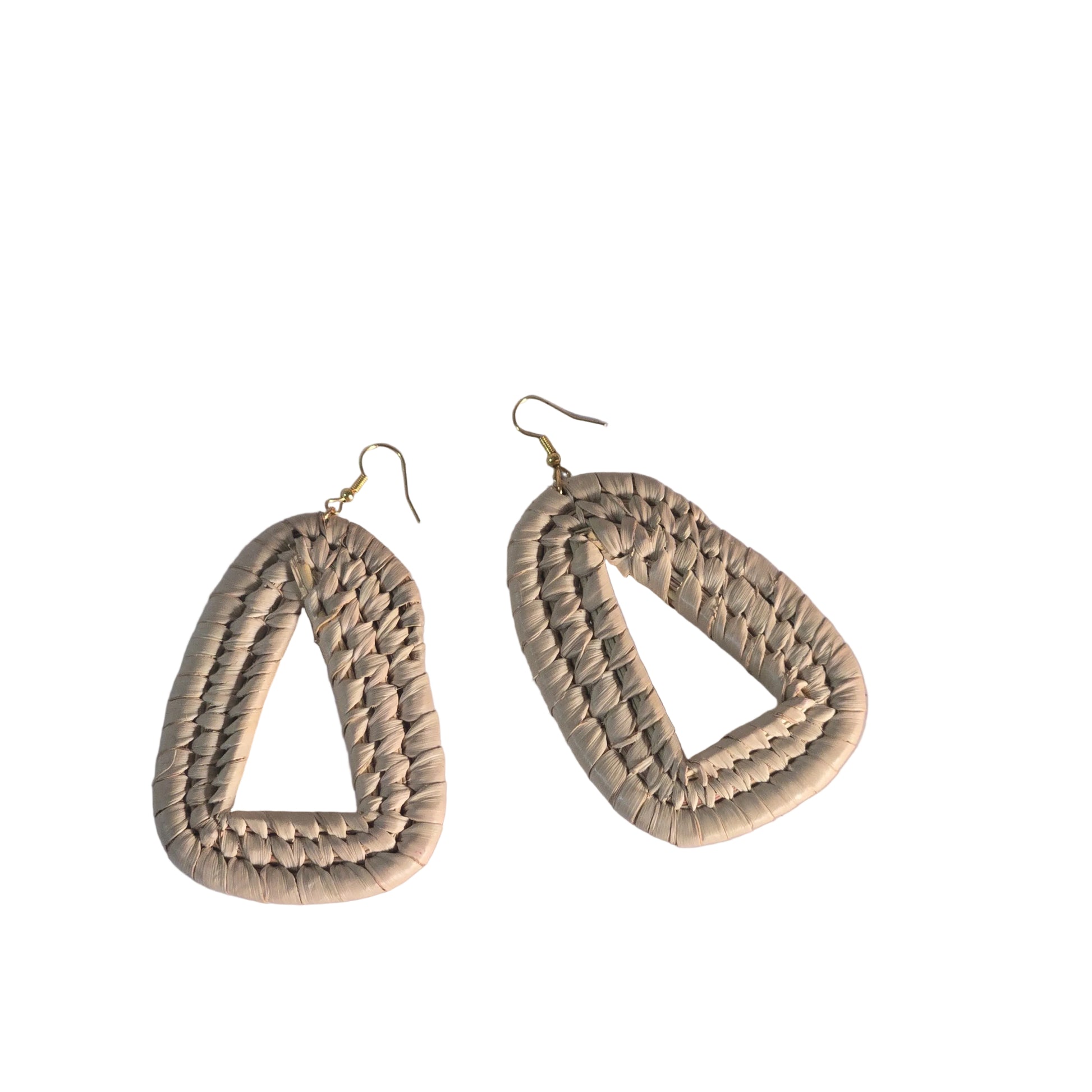 Pair of beige woven raffia earrings 
